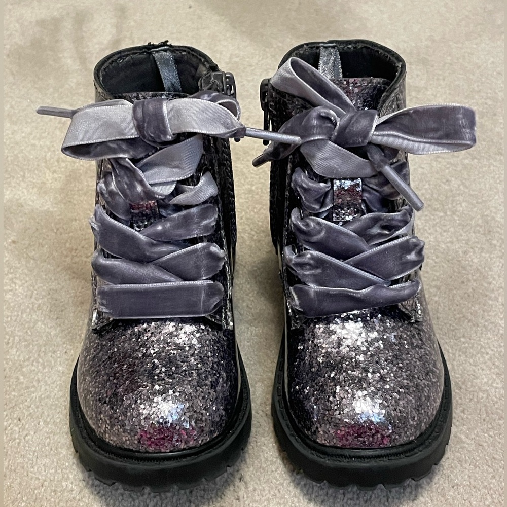 Old Navy Silver Glitter Toddler Girl Combat Boots with Velvet Ribbon Laces 6T - Picture 2 of 7